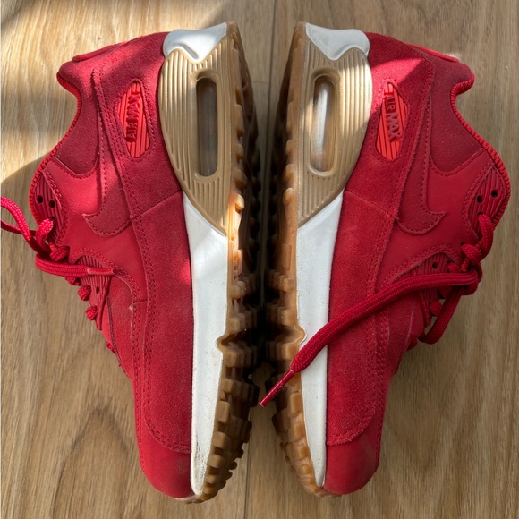 Nike - Women’s Air Max 90 Suede Trainers With Gum Sole - Red - Size 6.5 - Picture 3 of 9